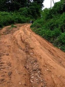 Jalan Rusak Parah Warga Sulbar Tagih Janji Pemkab