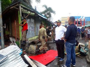 Satpol PP Kota Ternate Bongkar Lapak Di Kawasan Terminal Gamalama