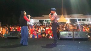 Briptu Fahrin, Emon dan Mba Wulan Hipnotis Ribuan Warga Halteng